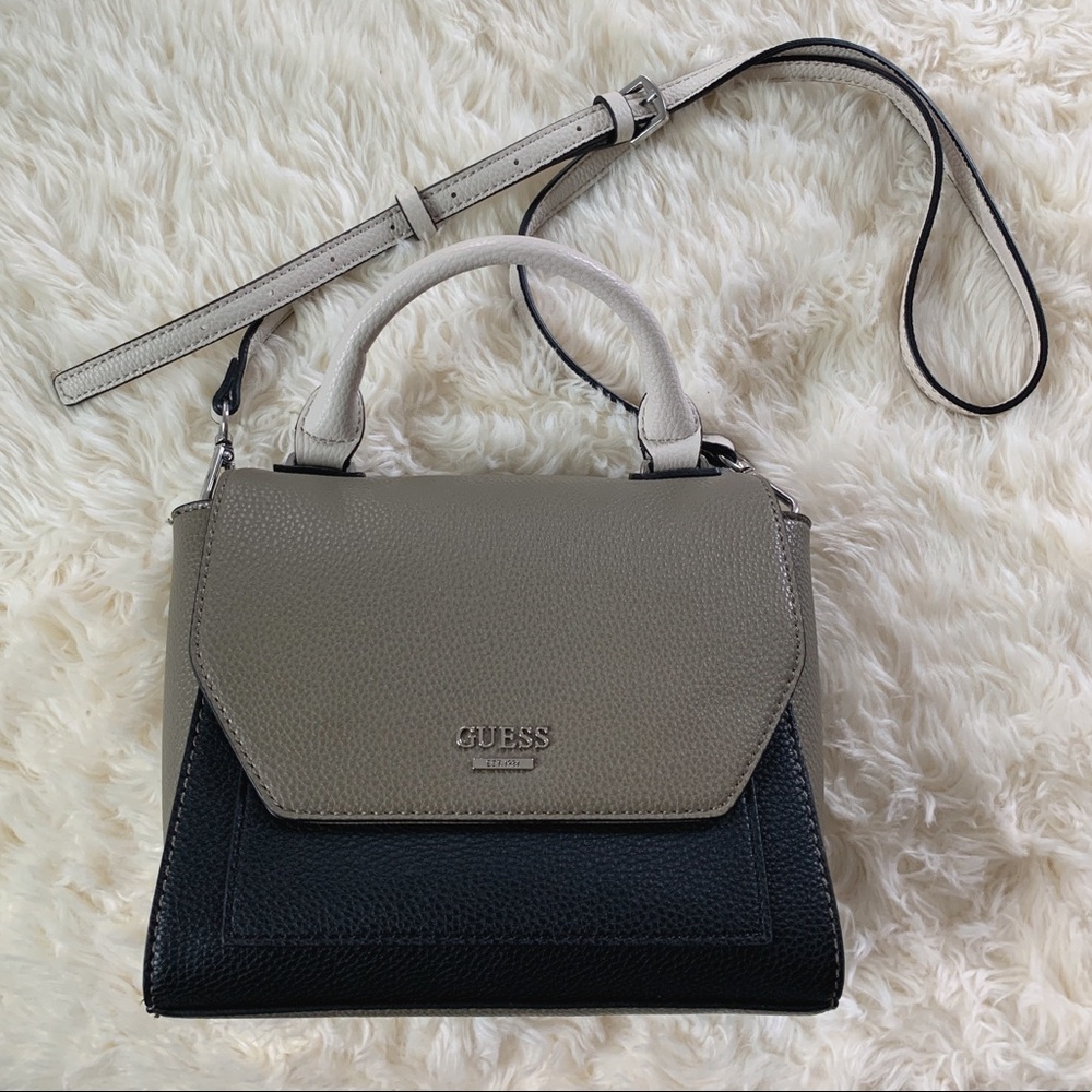 ⚡️SOLD⚡️Guess crossbody & handbag